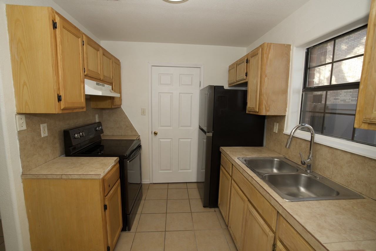 746 Sonesta Dr #D - Photo 5 of 18