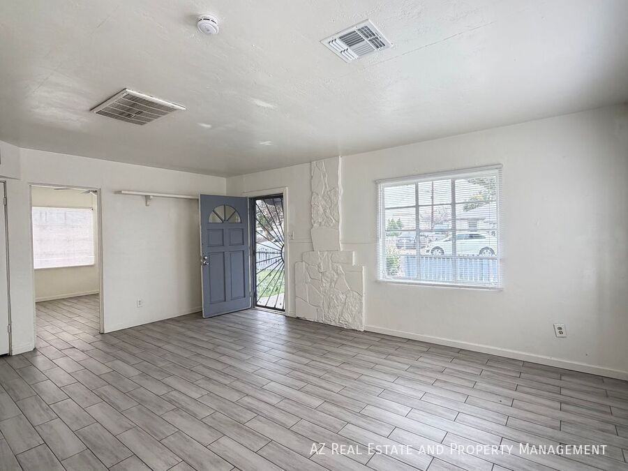 7210 N 55th Dr - Photo 3 of 26