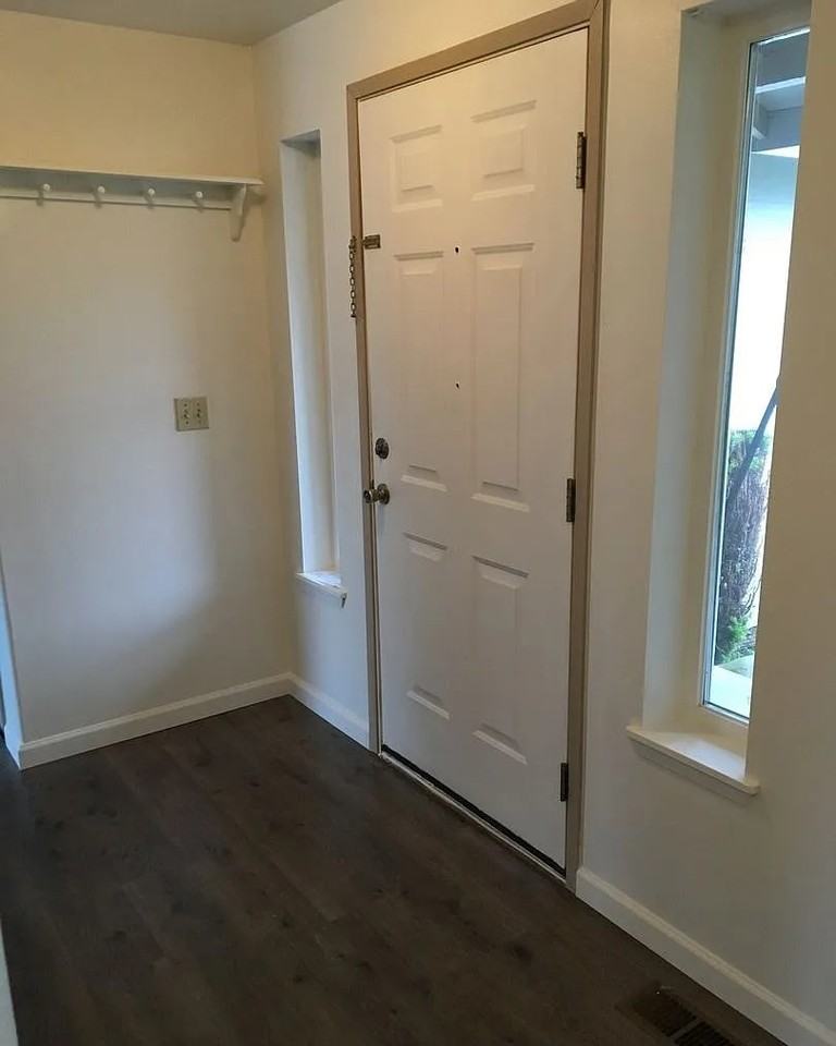 2731 176th St Ne #1 - Photo 2 of 11