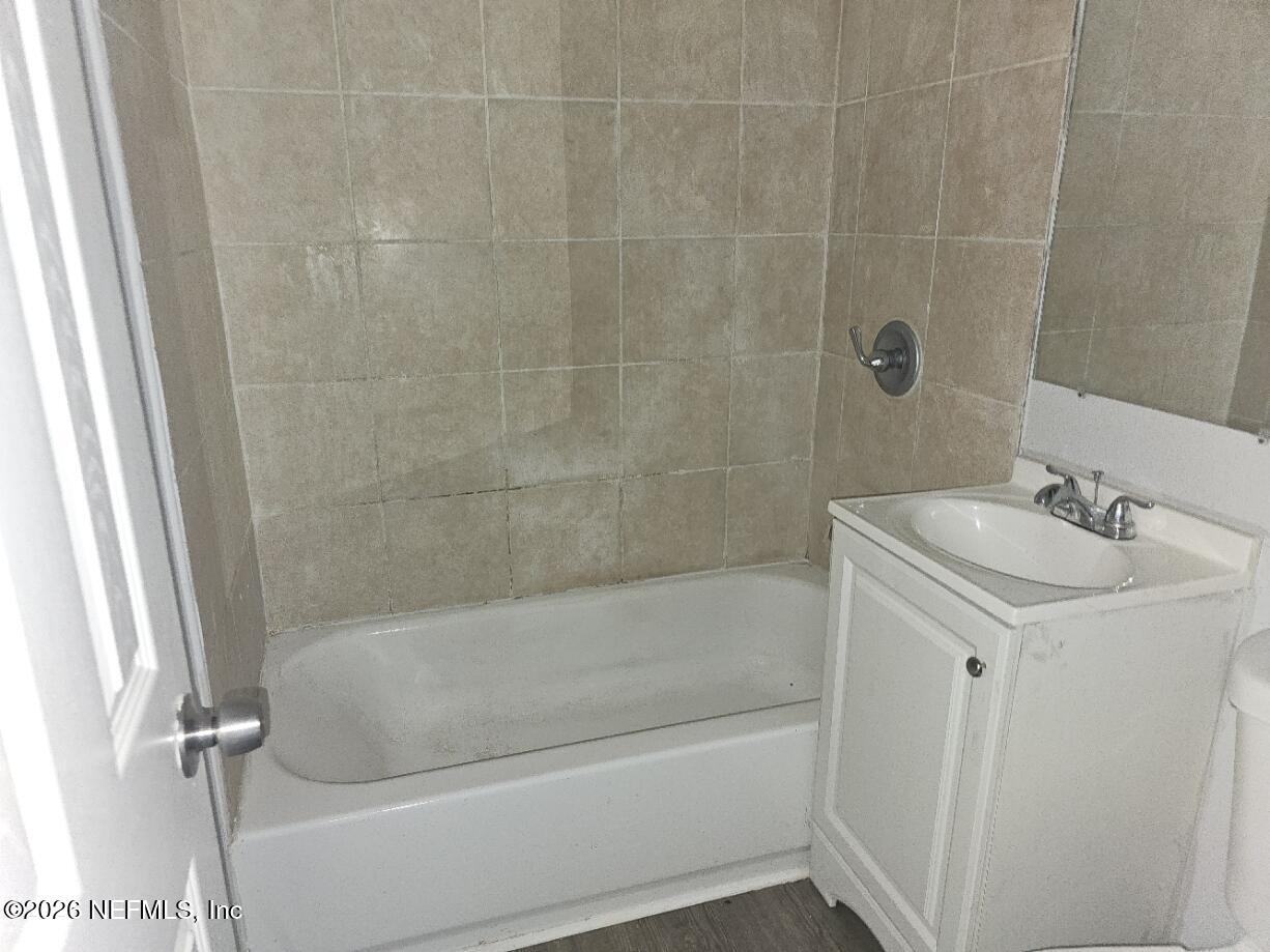 5533 Huwood Ave #5533-2 - Photo 5 of 6