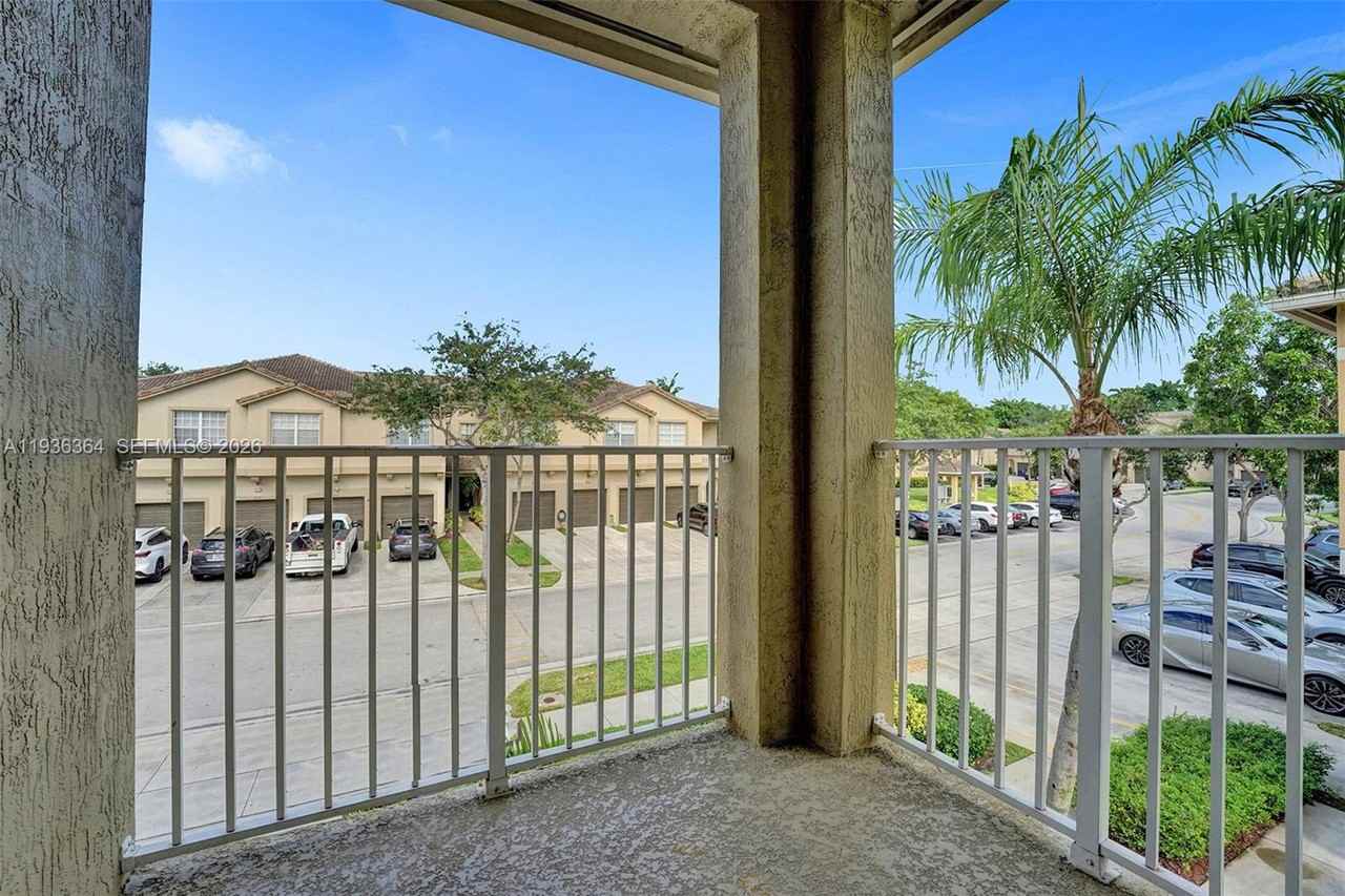 4301 Sw 131st Ln #4301-3202 - Photo 4 of 50