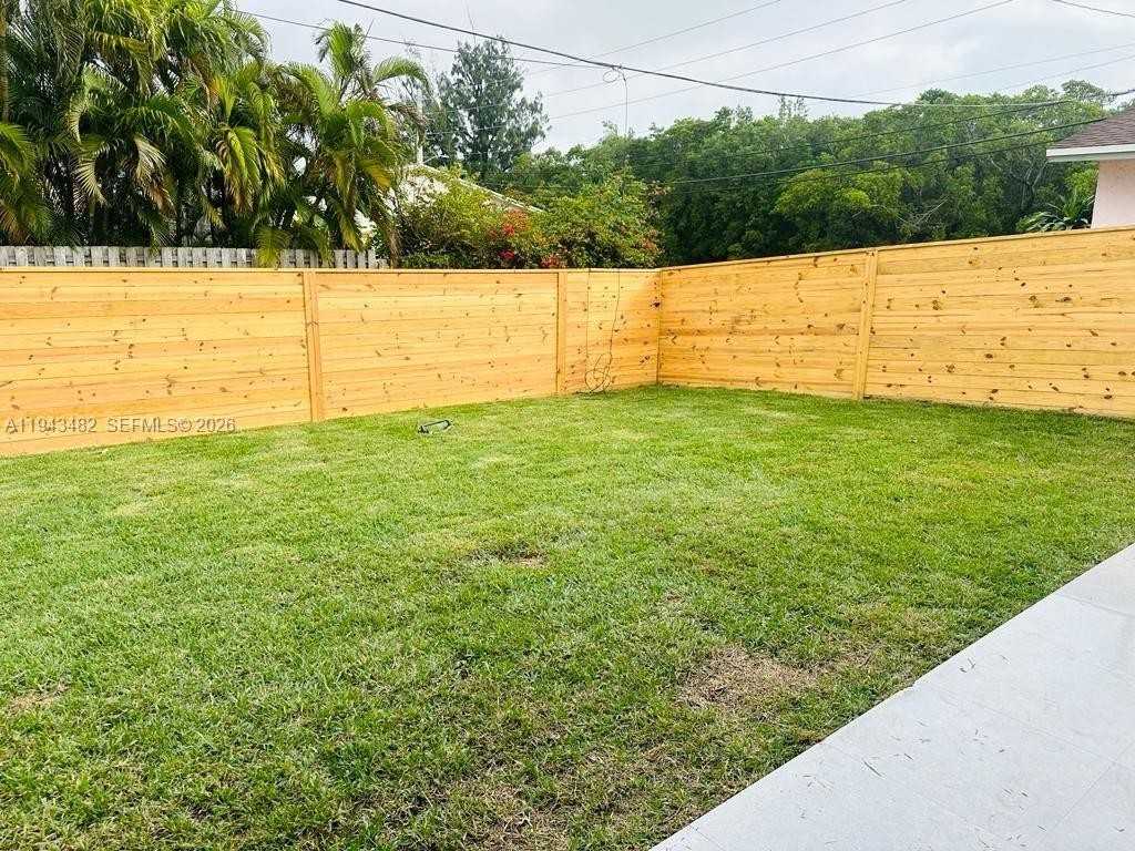 641 Ne 2nd St #641 - Photo 7 of 23