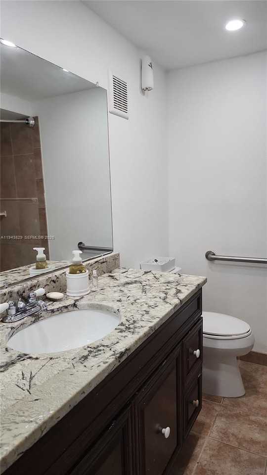 200 Lakeview Dr #200-307 - Photo 6 of 11