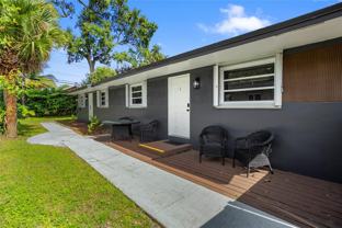 827 Sw 29th St #827-1 - Photo 1 of 1