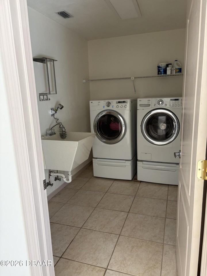 52 Plaza Dr #52 - Photo 2 of 7