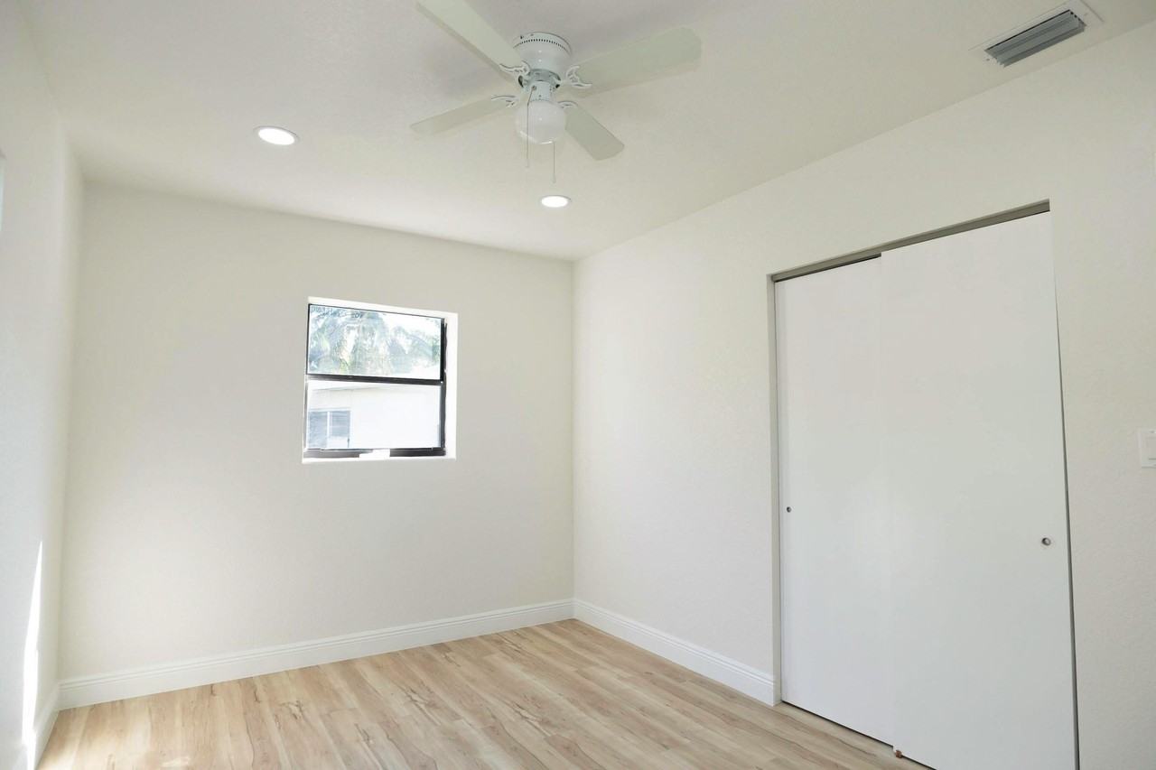 924 Nw 11th Ct #924 - Photo 3 of 15