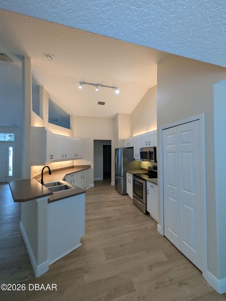 3725 Sunrise Oaks Dr #3725 - Photo 3 of 17