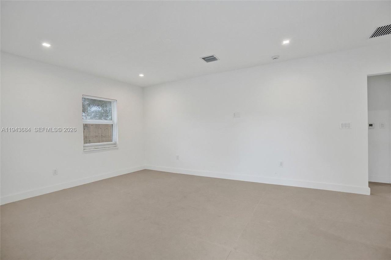 922 Nw 4th Ave #922-4 - Photo 7 of 12