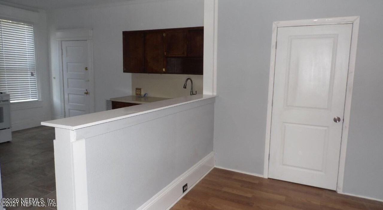 1709 W 45th St #1709 - Photo 2 of 11