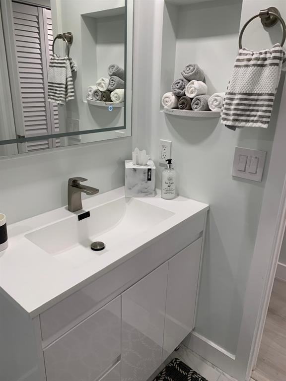 16051 Blatt Blvd #16051-412 - Photo 5 of 9