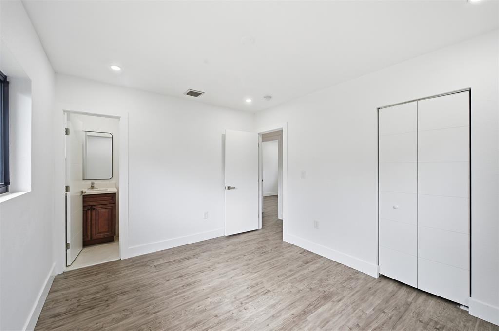 1812 Sw 30th St #1812 - Photo 2 of 13