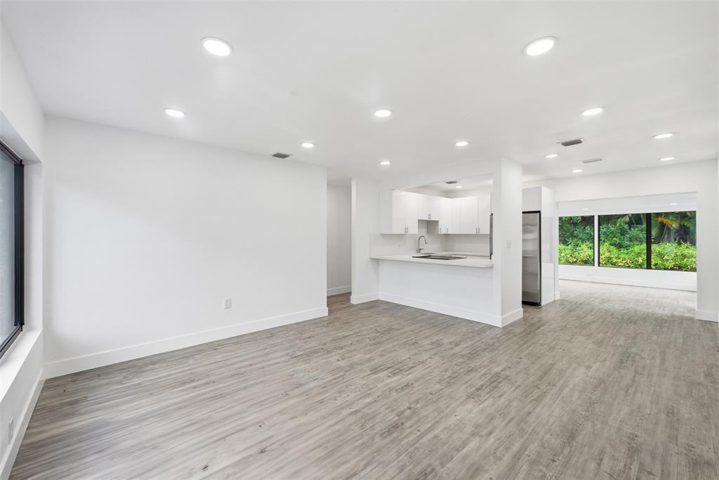 1812 Sw 30th St #1812 - Photo 3 of 13