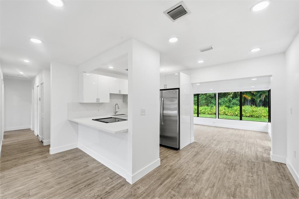 1812 Sw 30th St #1812 - Photo 4 of 13