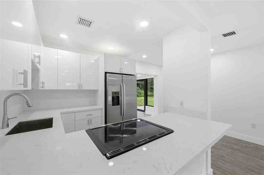 1812 Sw 30th St #1812 - Photo 5 of 13