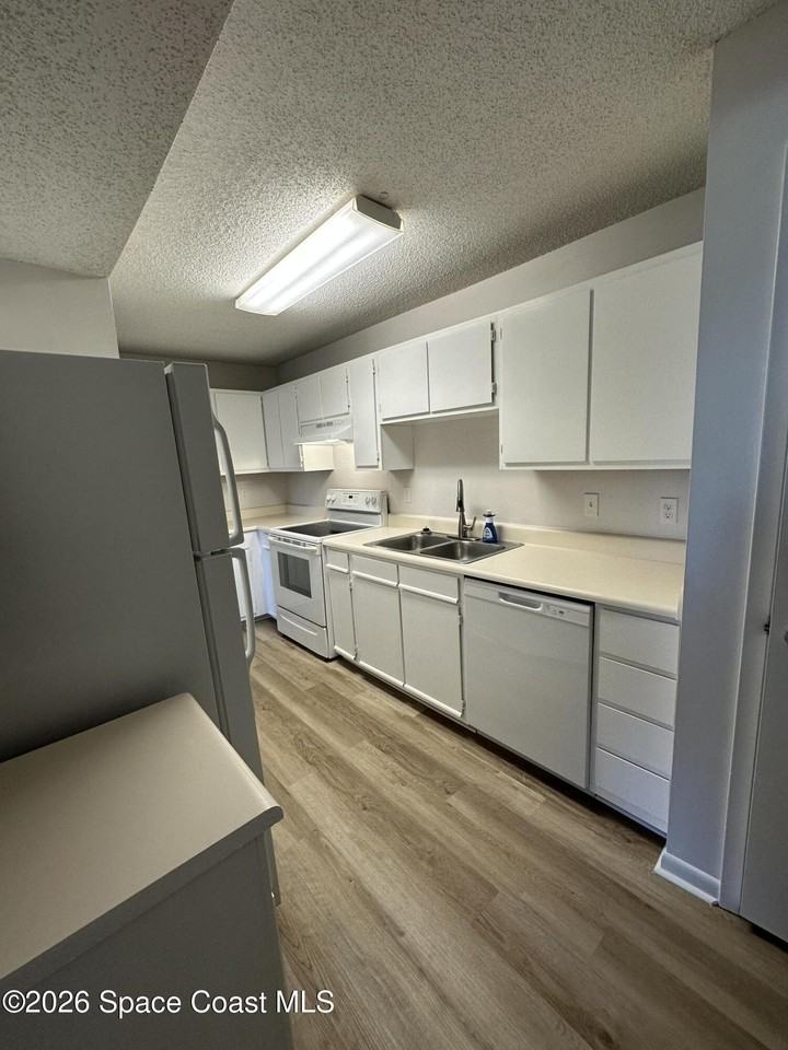 3550 Sable Palm Ln #3550J - Photo 7 of 11