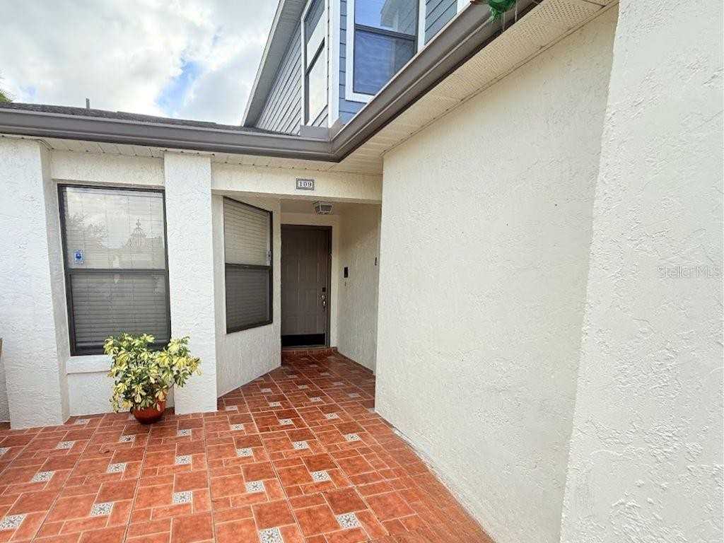 109 Lakepointe Cir #109 - Photo 5 of 33