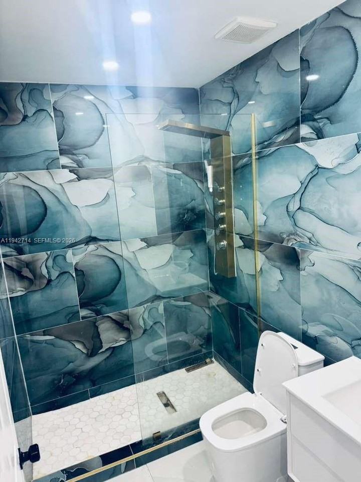 1308 Nw 19th Ave #1308 - Photo 3 of 7