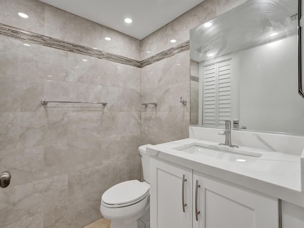 701 Sw 142nd Ave #701-311 - Photo 2 of 28