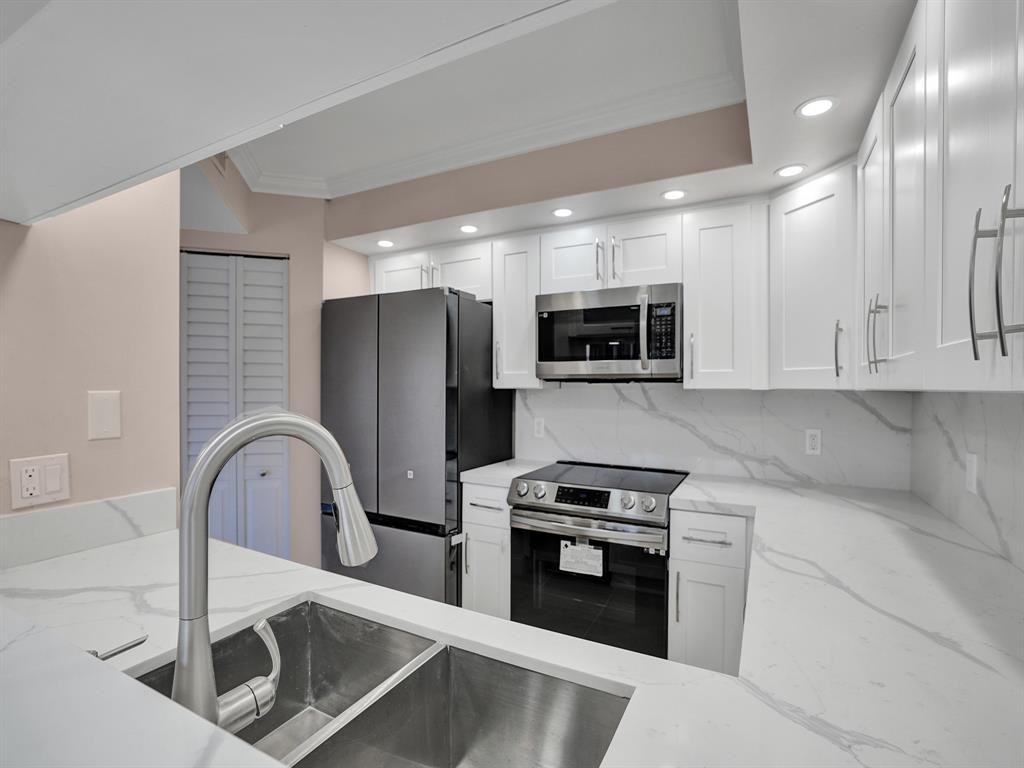 701 Sw 142nd Ave #701-311 - Photo 7 of 28