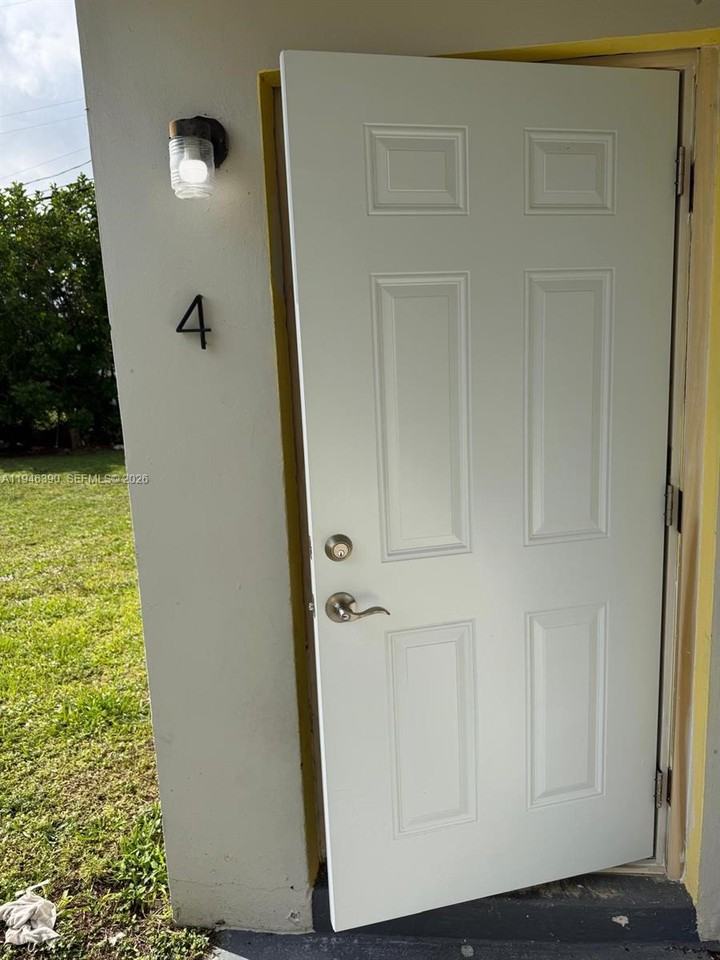 831 Nw 1st Ave #831-4 - Photo 3 of 22