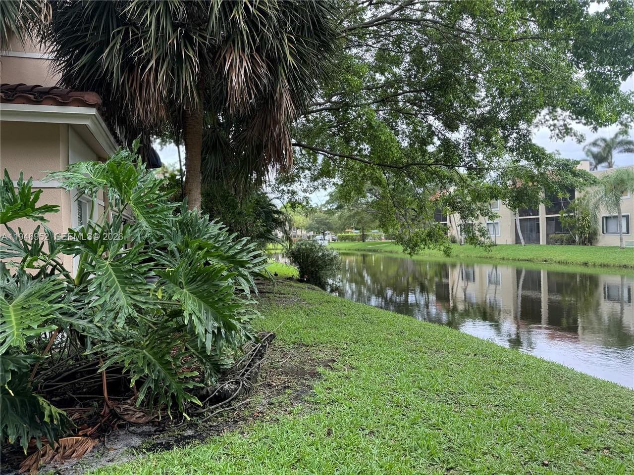 Bonaventure Blvd #549-32 - Photo 3 of 15