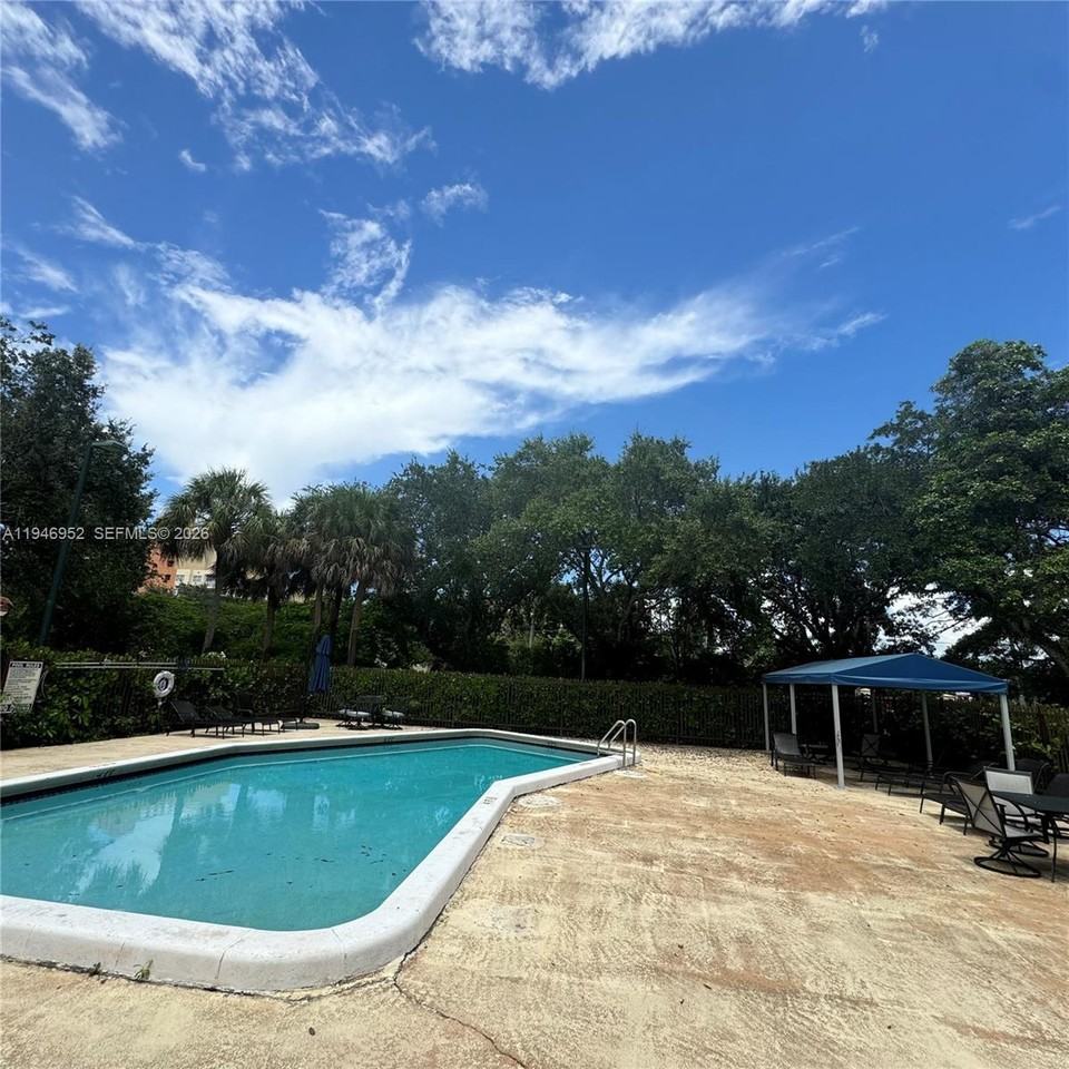 Bonaventure Blvd #549-32 - Photo 6 of 15