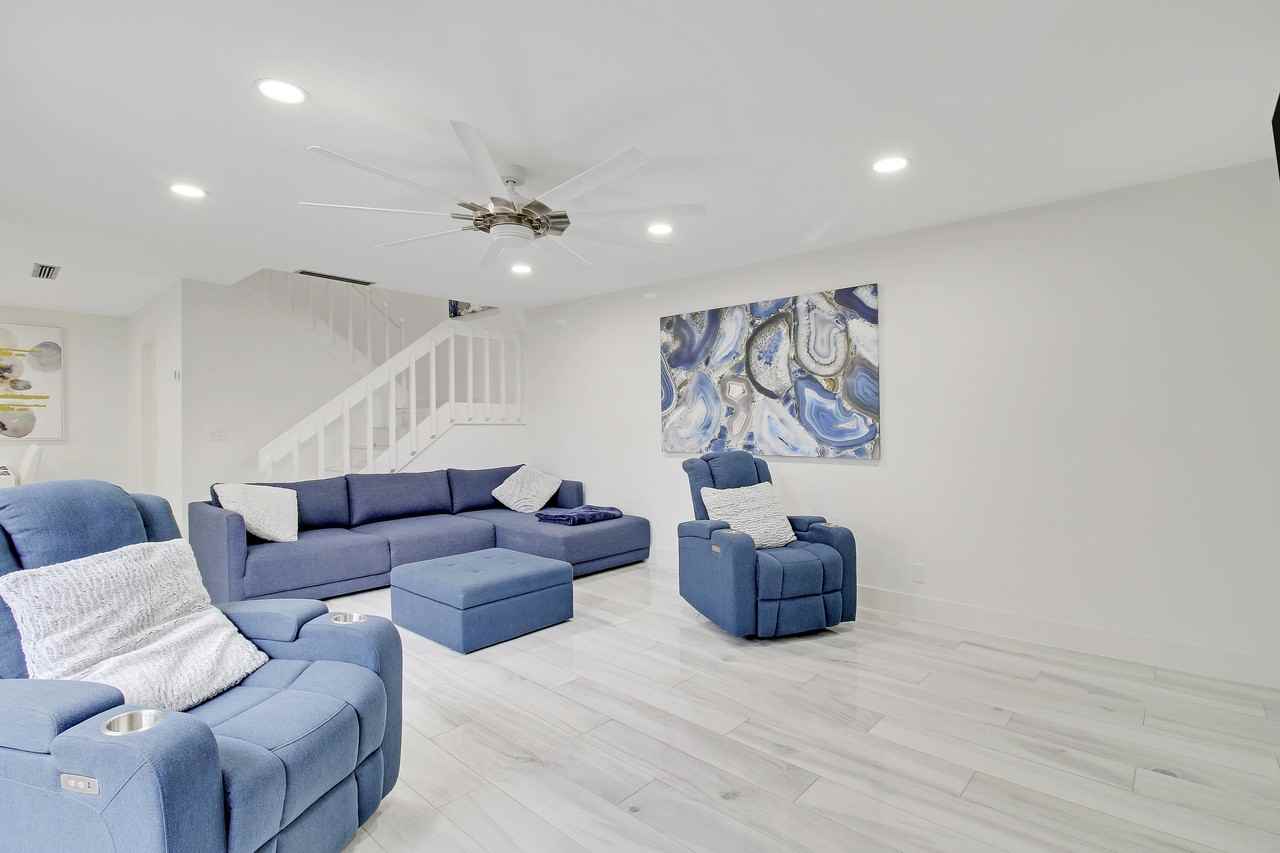 110 N Delaware Blvd #1109C - Photo 6 of 35