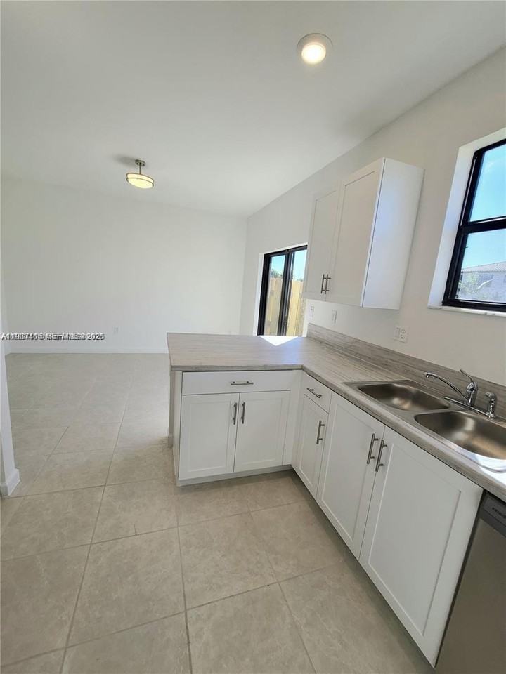 12724 Sw 230th St #12724 - Photo 2 of 21