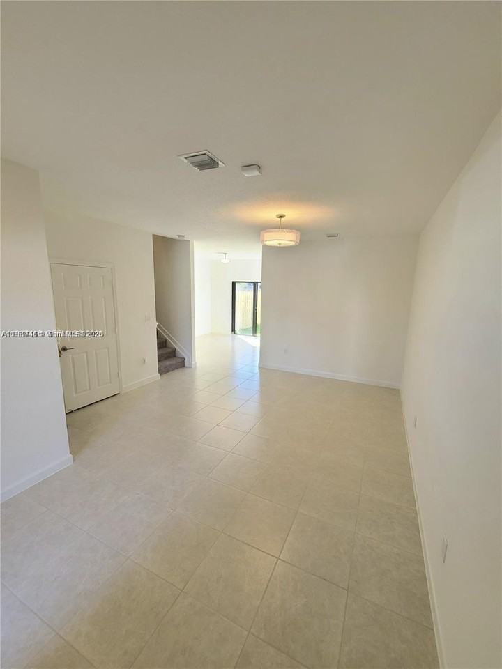 12724 Sw 230th St #12724 - Photo 3 of 21