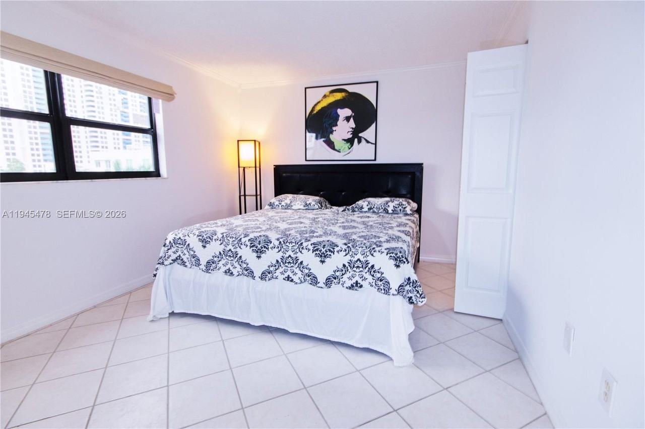 1439 West Ave #1439-502 - Photo 3 of 10