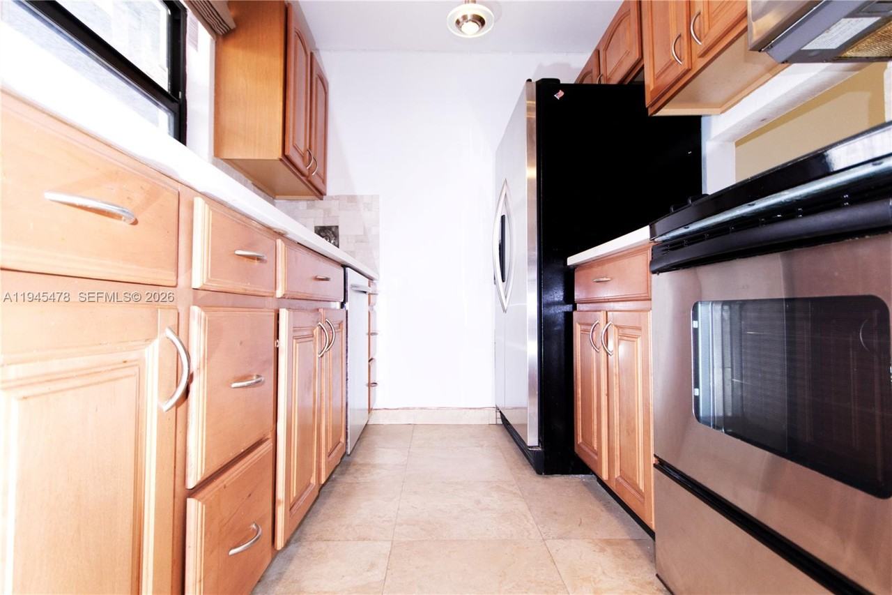 1439 West Ave #1439-502 - Photo 4 of 10