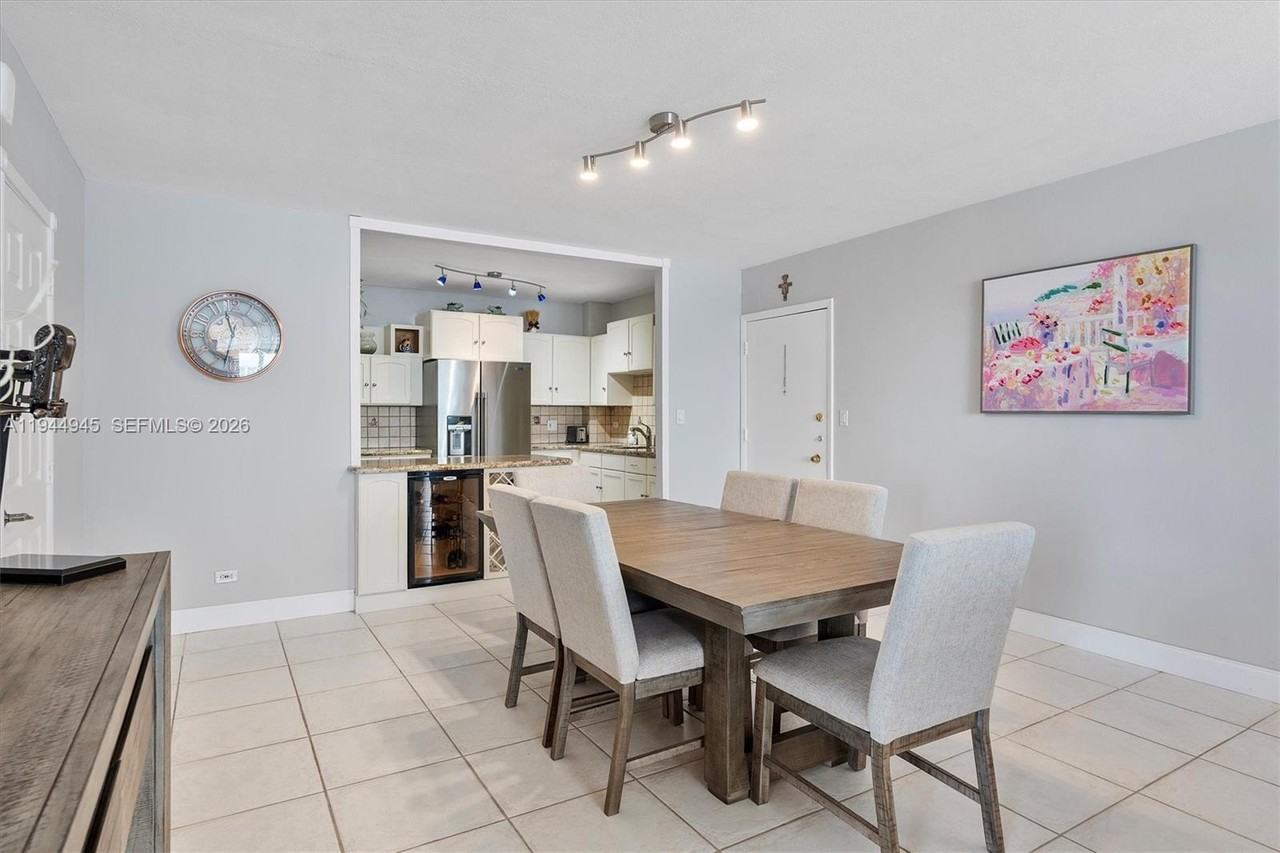 5005 Collins Ave #5005-708 - Photo 5 of 33