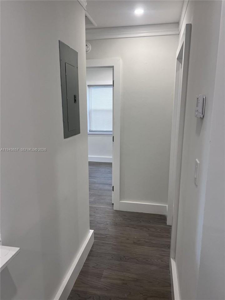 1432 N Andrews Ave #1432-1 - Photo 5 of 31