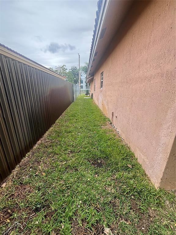 412 Nw 10th Ave #412 - Photo 2 of 16