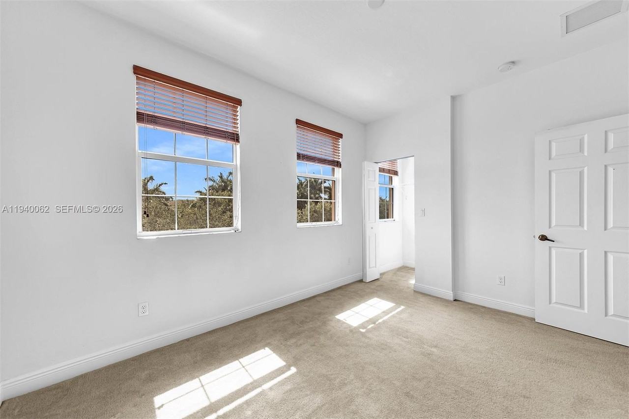 908 Sw 147th Ave #908-2914 - Photo 3 of 50