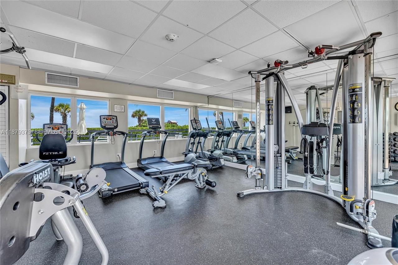 5005 Collins Ave #5005-616 - Photo 7 of 30