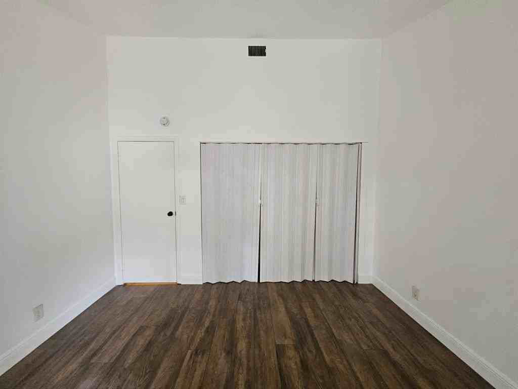 8047 Nw 8th St #8047-8047 - Photo 4 of 30