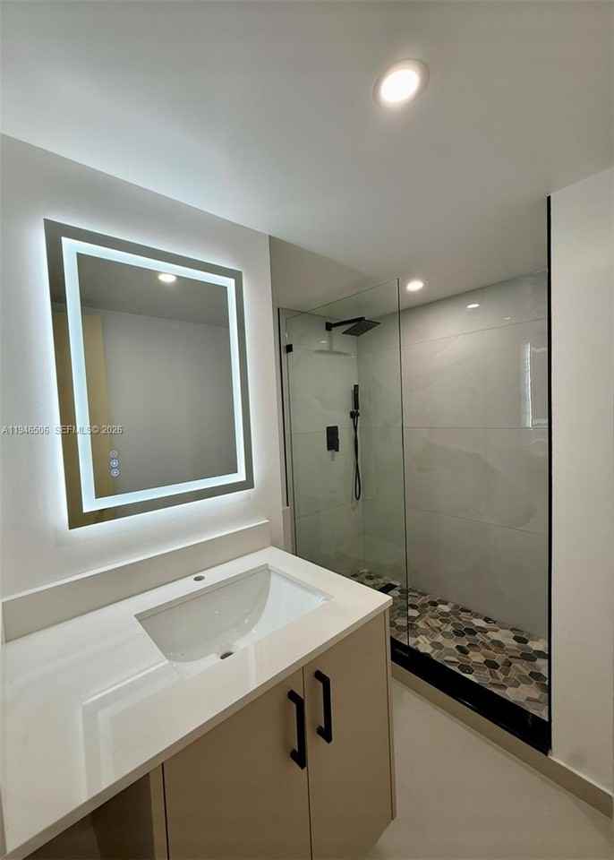 14293 Kendale Lakes Cir - Photo 3 of 25