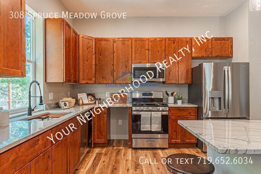 308 Spruce Meadow Grv - Photo 6 of 32