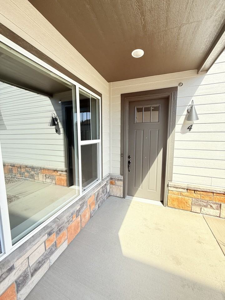 938 Schlagel St #4UNIT4 - Photo 3 of 25