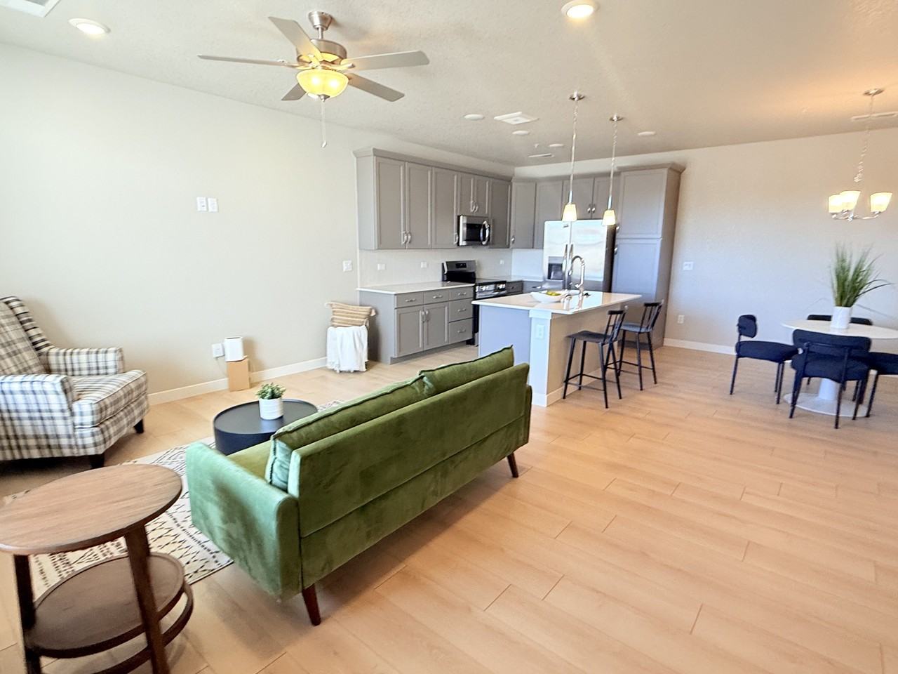 938 Schlagel St #4UNIT4 - Photo 4 of 25