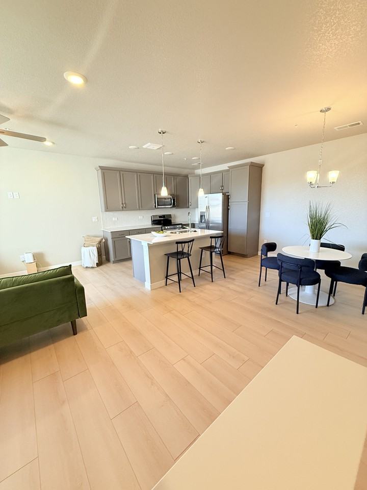 938 Schlagel St #4UNIT4 - Photo 7 of 25