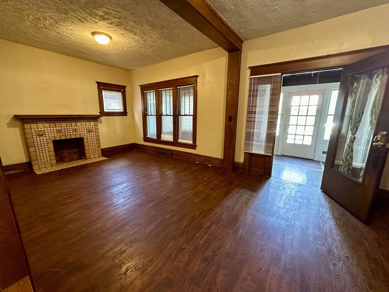 1031 8th St #1 - Photo 3 of 18