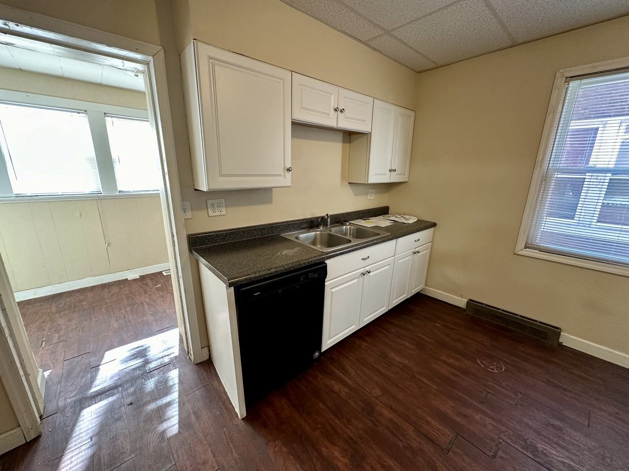 1031 8th St #1 - Photo 7 of 18