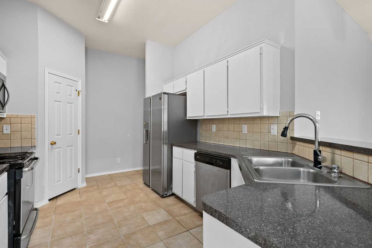 4107 Elms Run Cir #A - Photo 6 of 16