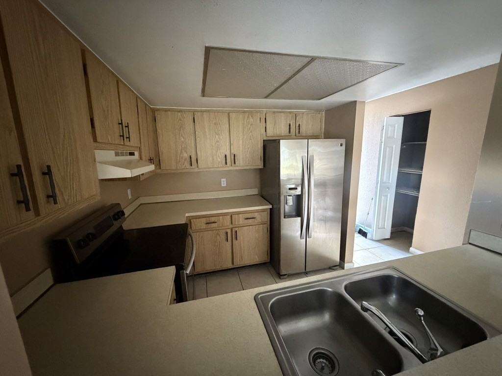 1040 June Dr #1 - Photo 2 of 40