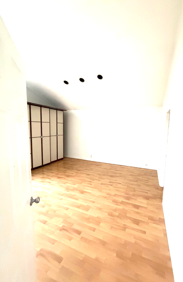 4839 Barker Cres #1 - Photo 5 of 9