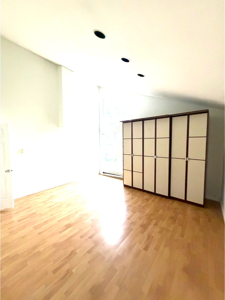 4839 Barker Cres #1 - Photo 6 of 9