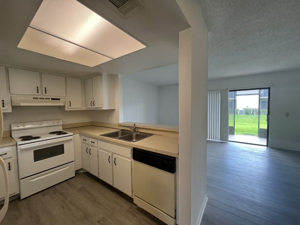 1035 June Dr #1 - Photo 2 of 15