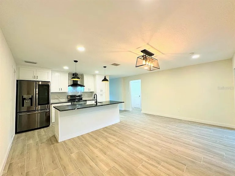 4700 Chancellor St Ne - Photo 3 of 10